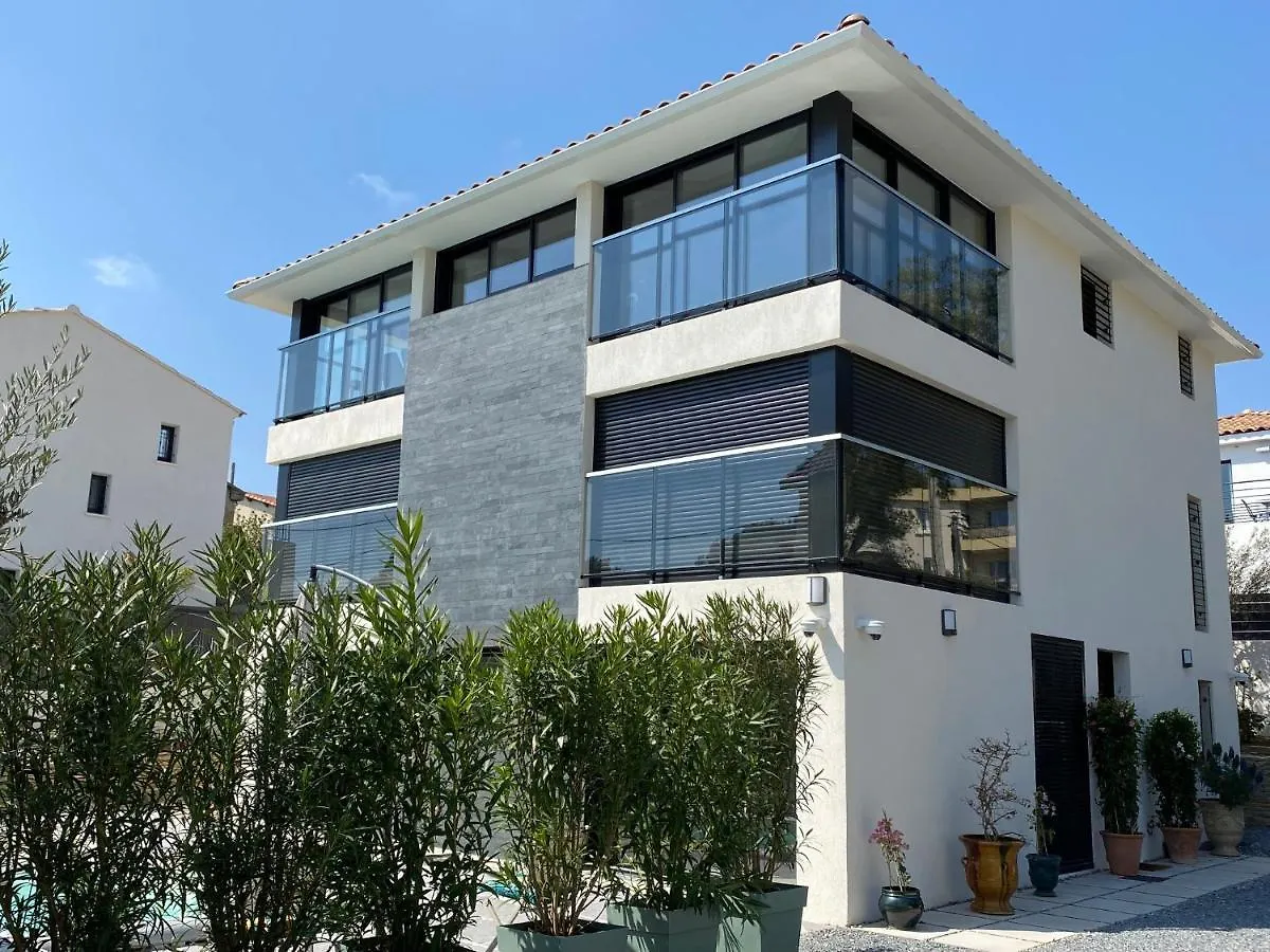 Villa Les Iles Bleues Бандоль Гостевой дом